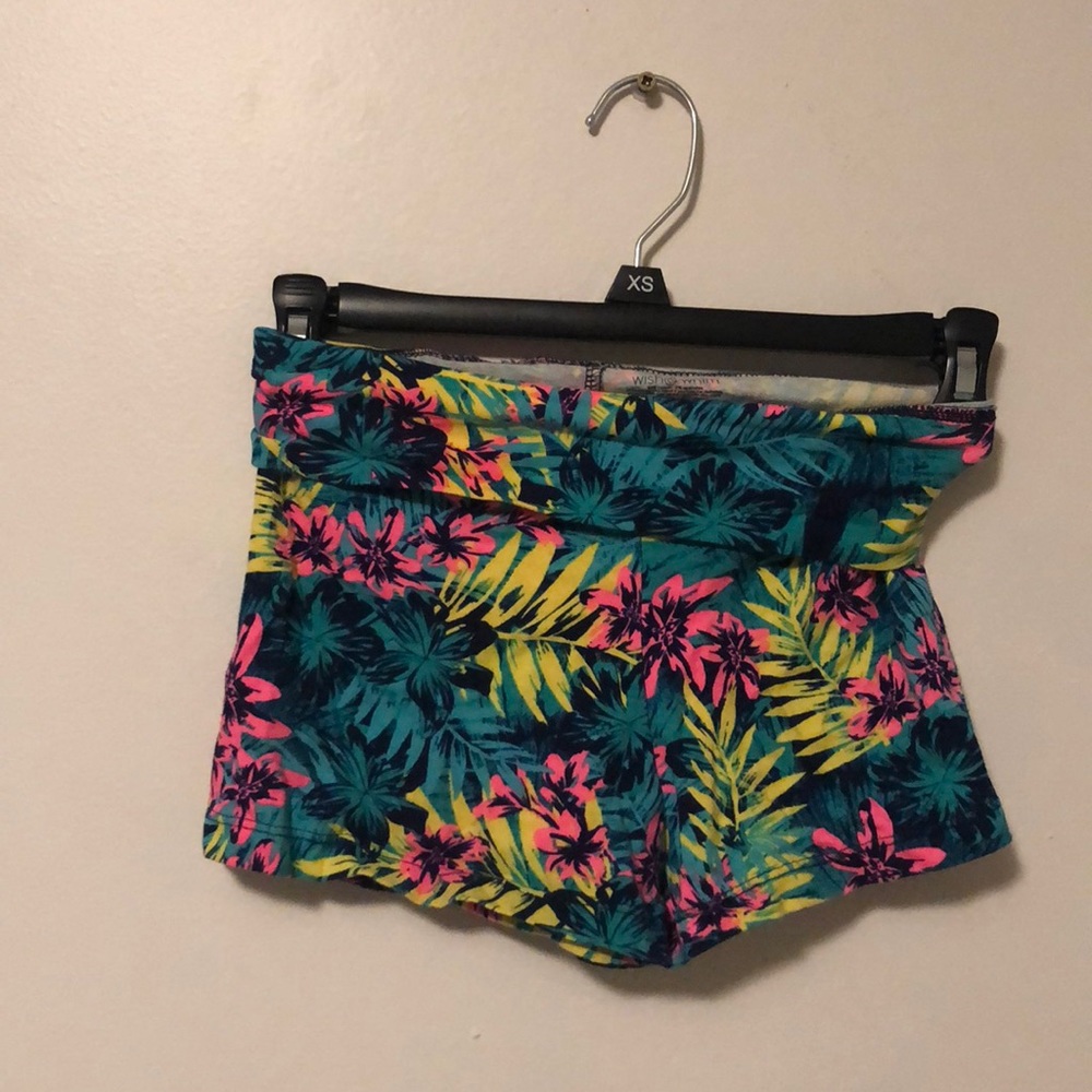 Cute tropical cotton shorts.